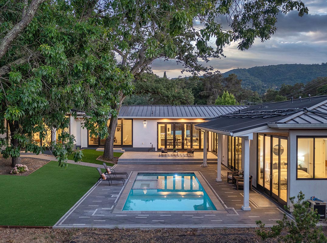  Beautiful Single-Story Contemporary Home